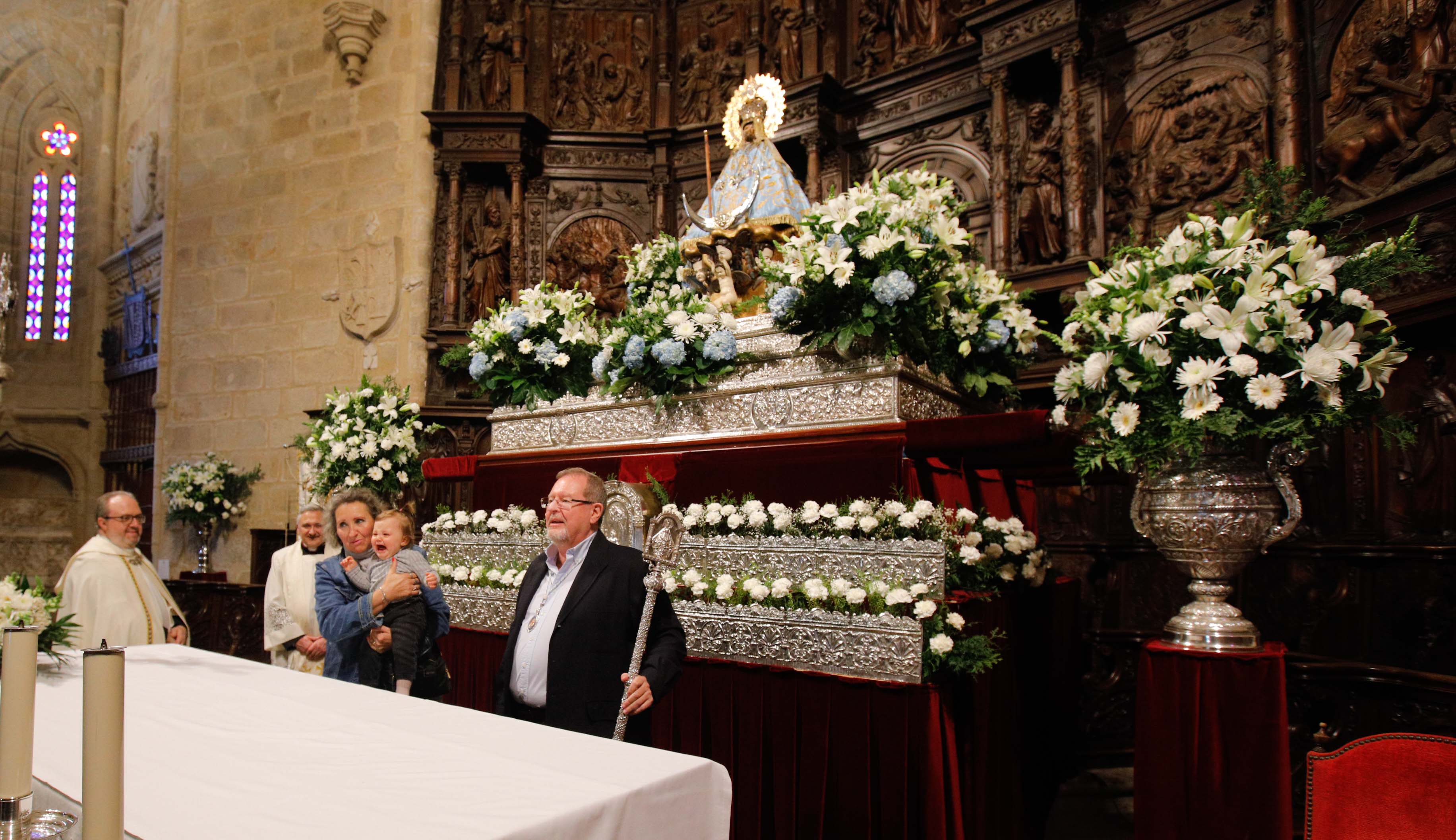 Búscate en la presentación de los bebés cacereños a la Virgen de la Montaña (I)