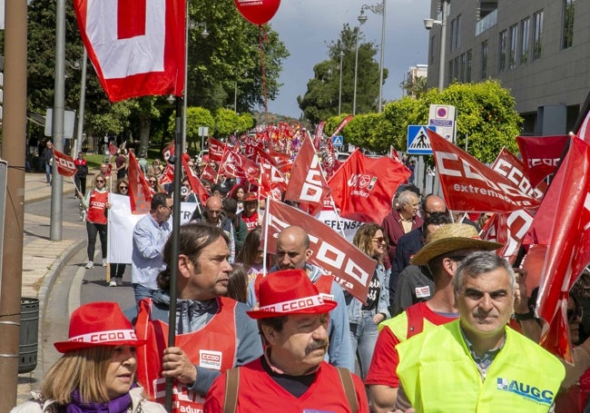 Los manifestantes junto a las Consejería de la Junta en Morerías.