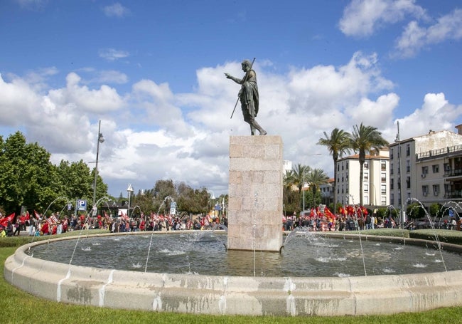 Cabecera de la manifestación junto a la rotonda de Octavio Augusto.