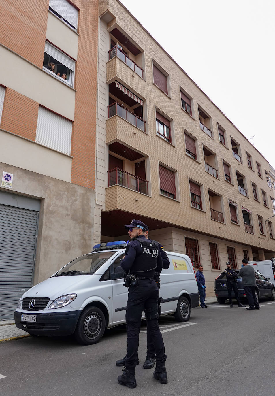 Consternación en la calle del matricidio en Badajoz