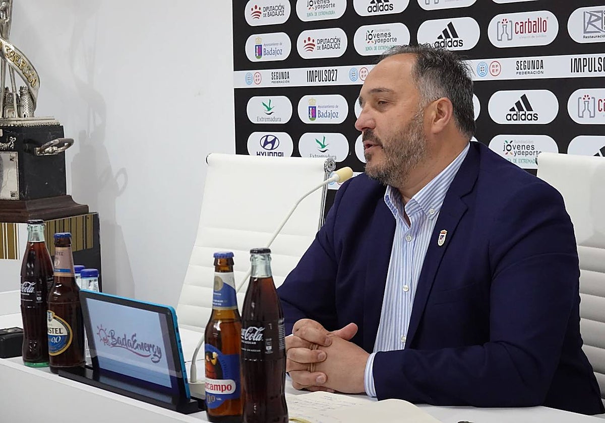 Javier Peña, durante su comparecencia en la sala de prensa del Nuevo Vivero este jueves.