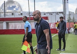 Luis Oliver Sierra, visiblemente contrariado en el encuentro del Badajoz ante el Sanse.