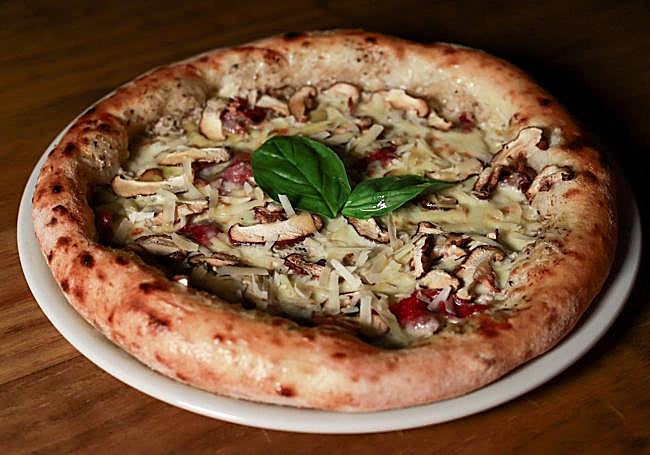 Según él, el secreto está en la masa, en la temperatura y en la calidad de los ingredientes.