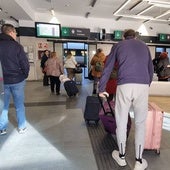 El corte de las estaciones lleva a Renfe a suprimir servicios y establecer un plan alternativo de transporte