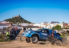 Paso de coche entre los puentes de Alconchel, en la competición del año pasado.
