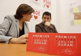 Los concejales AlfredoMoreno y Mireya Conejero,en la presentación delos premios.
