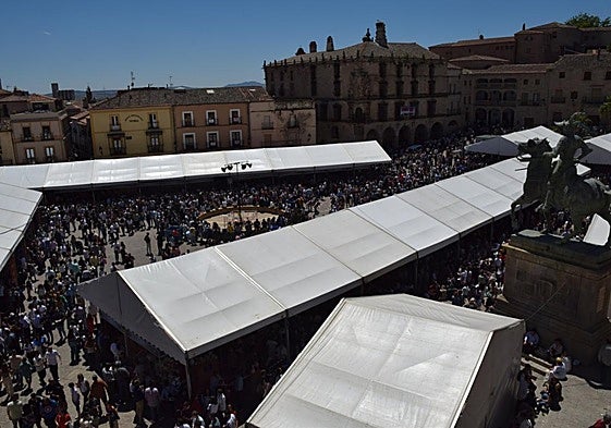Aspecto de la plaza Mayor el sábado a mediodía.