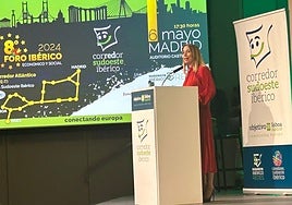 La presidenta de la Junta de Extremadura, María Guardiola, en el foro del Corredor Sudoeste Ibérico.