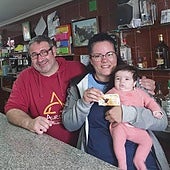 Júbilo en el bar Nuevo Betis por el premio