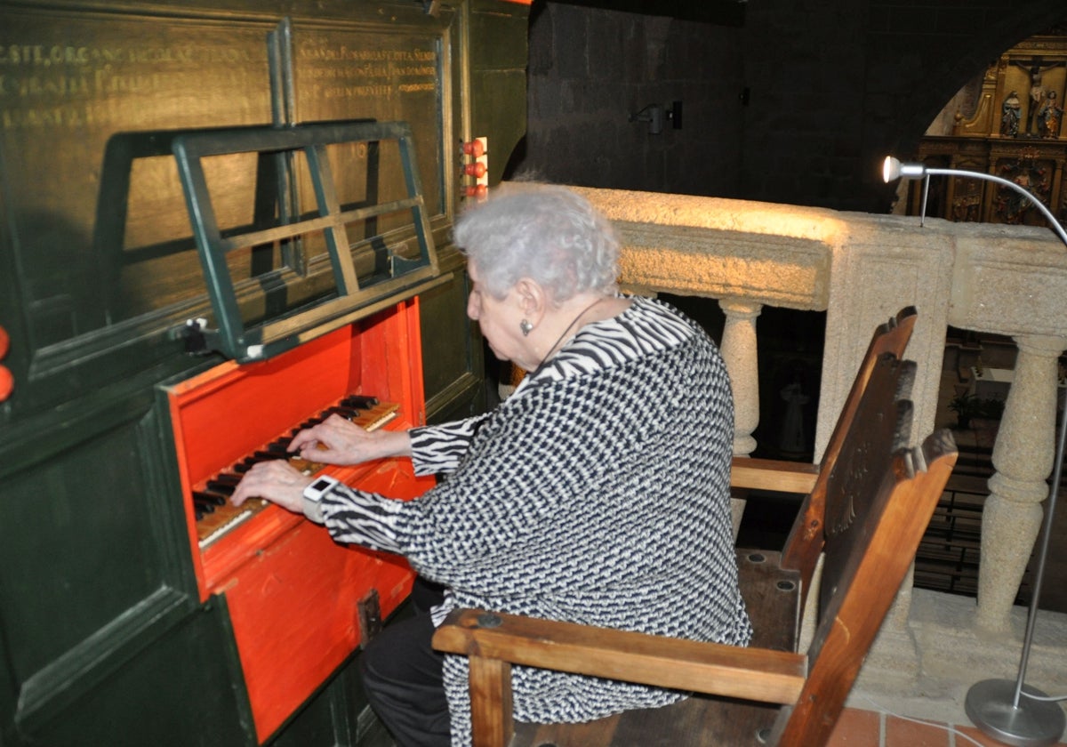 La organista catalana Montserrat Torrent.