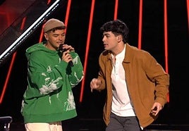 Daniel Doncía en el escenario junto a Abraham Mateo.