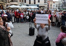 Un centenar de personas se manifestaron en marzo para pedir transparencia al presidente de San Miguel.