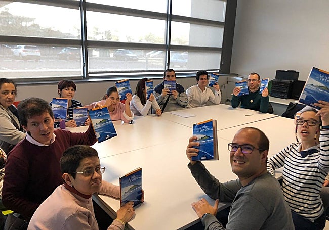 Reunión del club de lectura Extremadura Dorii, auspiciado por Aexpainba y que se celebra en la Biblioteca del Estado los martes.