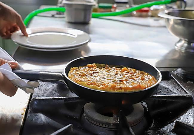 «Vuelta y vuelta y al plato», finaliza este chef.