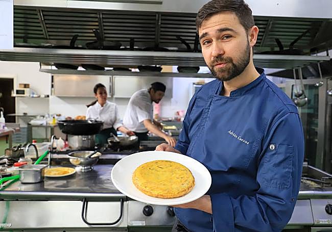 Adrián Cuevas es el jefe de cocina del restaurante La Encomienda.