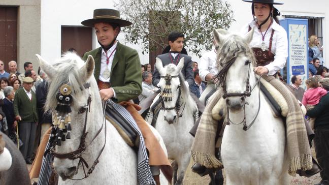 Si algo nos gusta a los extremeños es una buena romería. ¿En qué pueblo se celebra la romería de Piedraescrita?