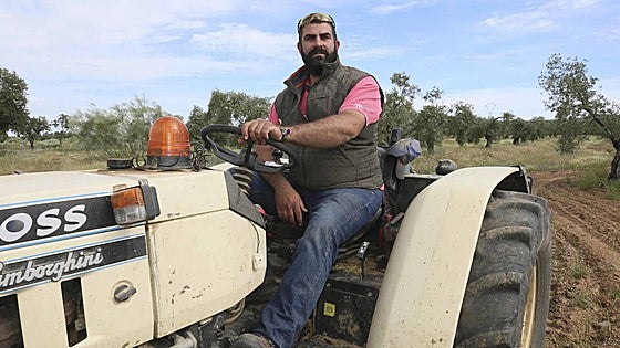 La incorporación de jóvenes al campo se frena por el precio de la tierra y la burocracia