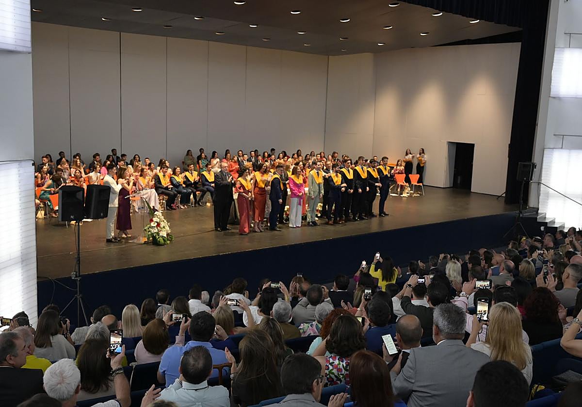 Búscate en el acto de graduación del Grado en Medicina