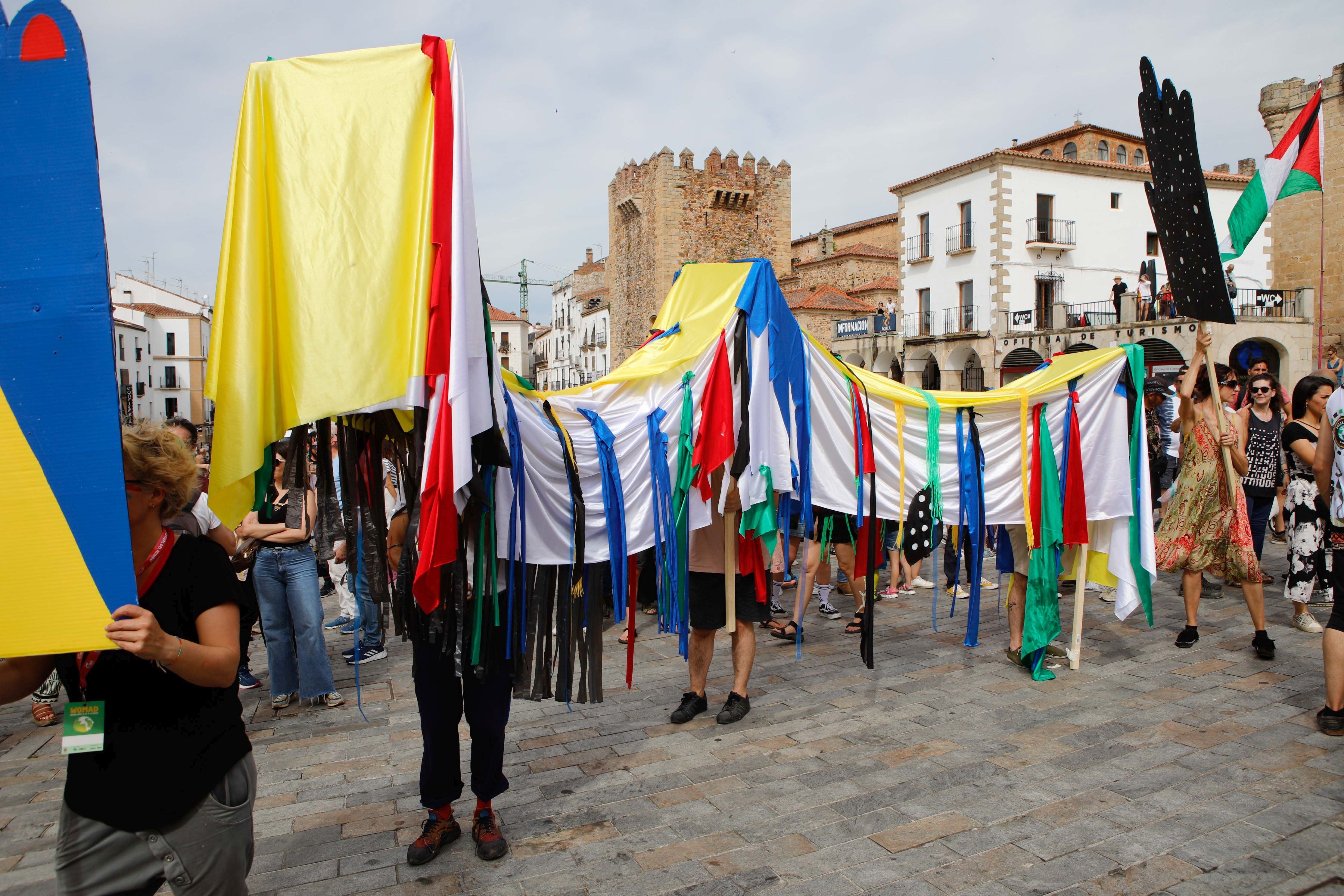 Womad se despide a ritmo de batucada