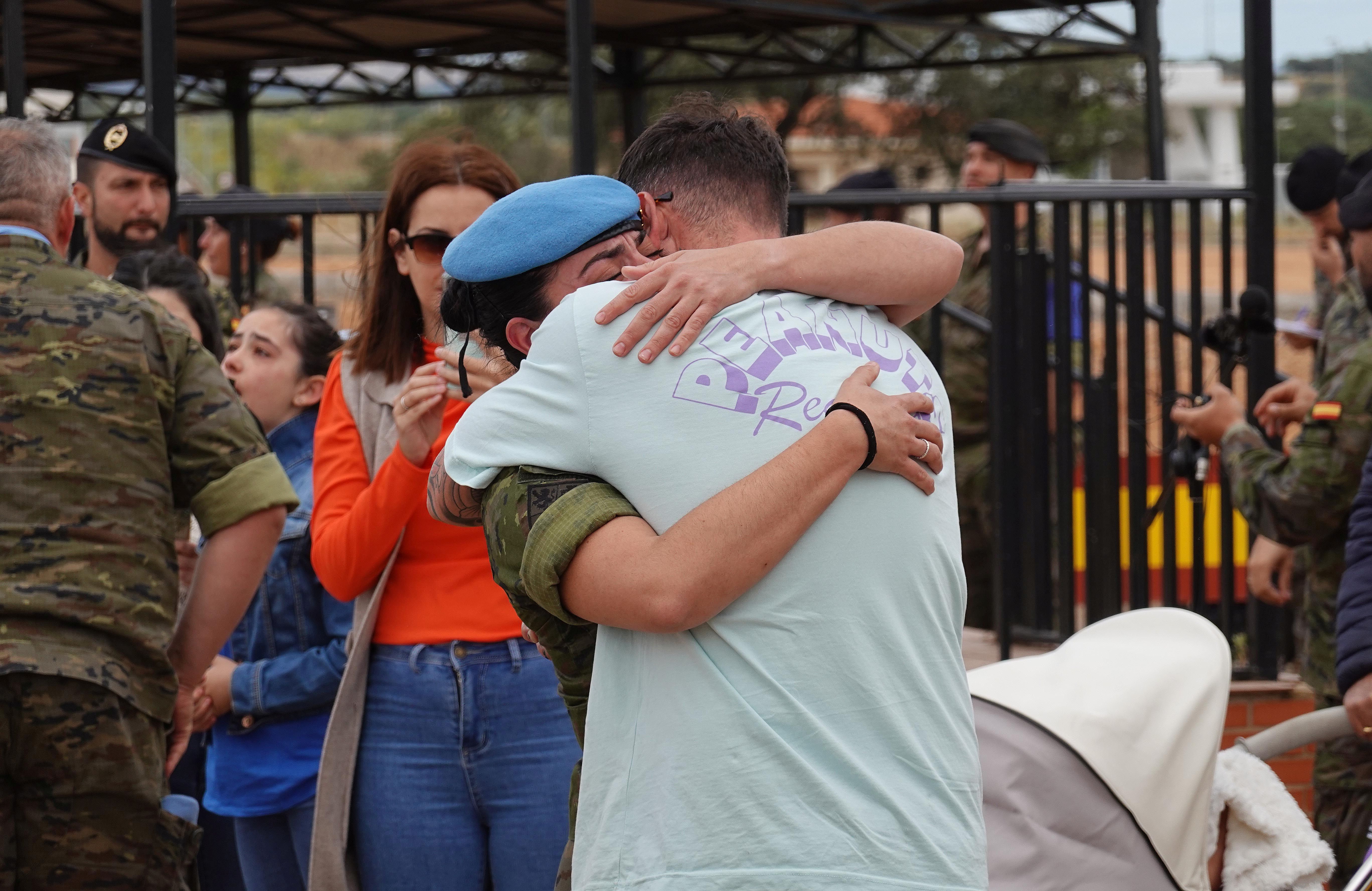 Las familias reciben a los primeros militares de la Brigada Extremadura de su misión en Líbano