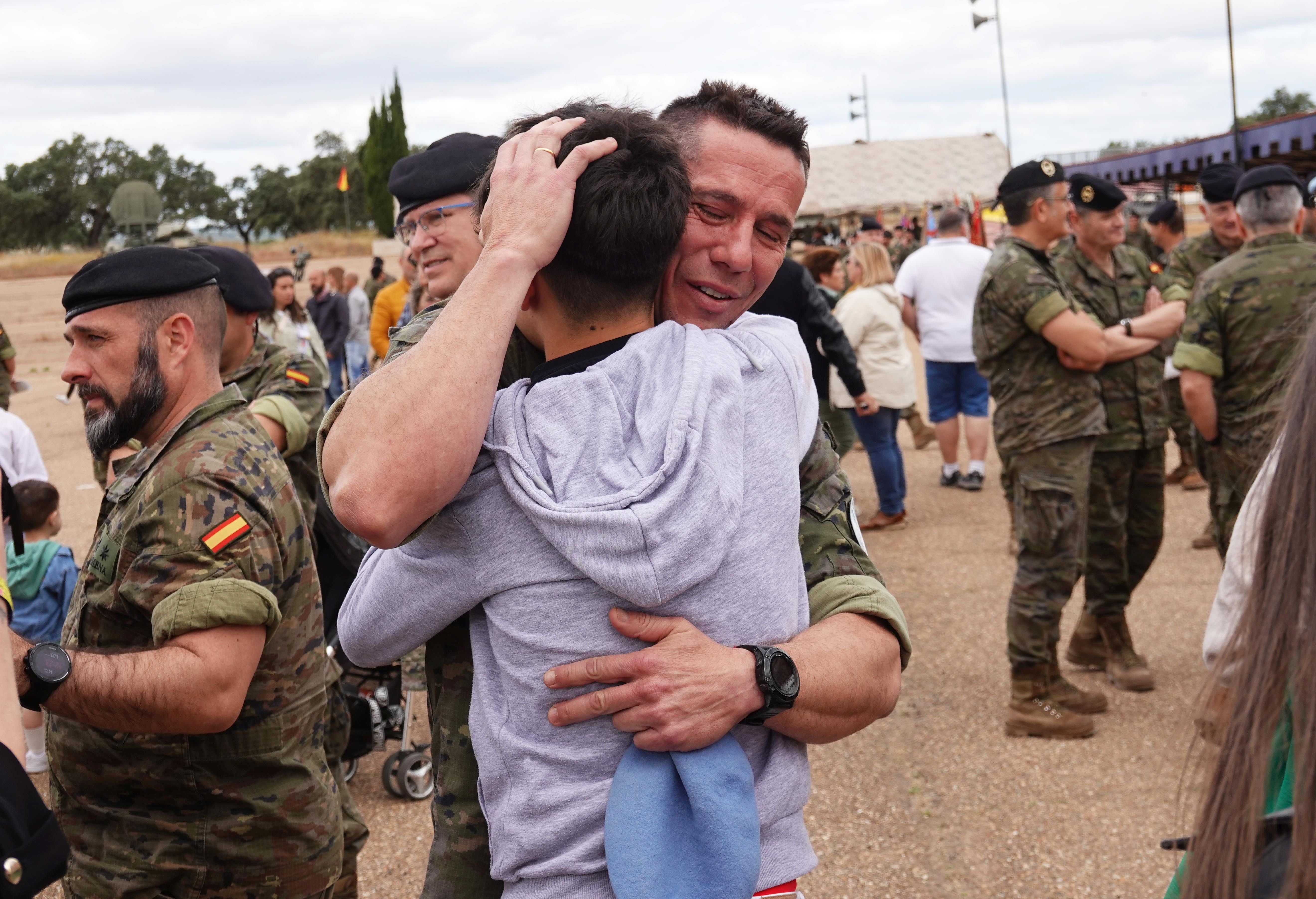 Las familias reciben a los primeros militares de la Brigada Extremadura de su misión en Líbano