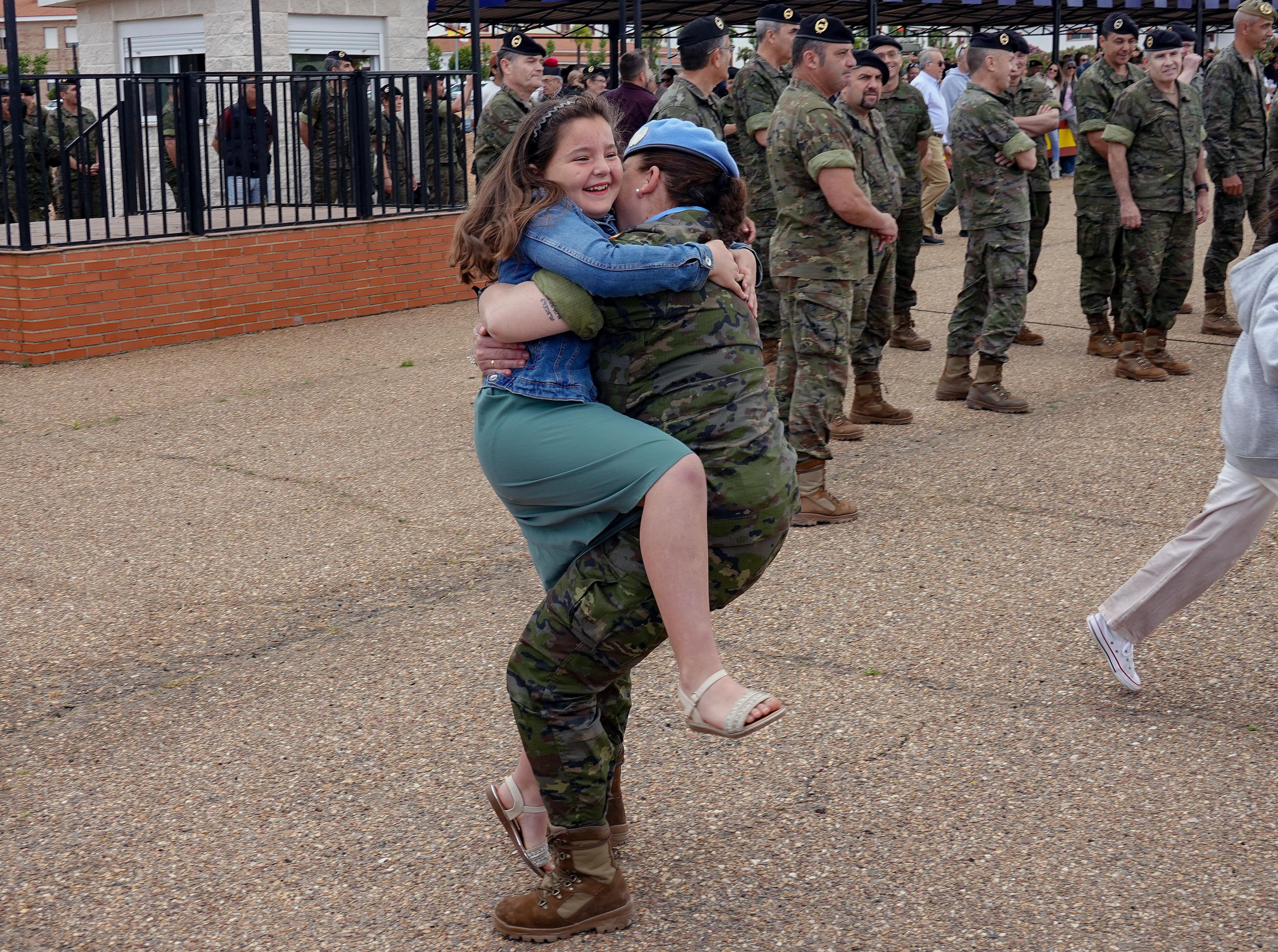 Las familias reciben a los primeros militares de la Brigada Extremadura de su misión en Líbano