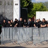 Fotos | Así viven la previa del concierto en Cáceres los fans de Los Robe (I)