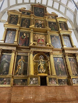 Estado del retablo mayor tras la intervención llevada a cabo.