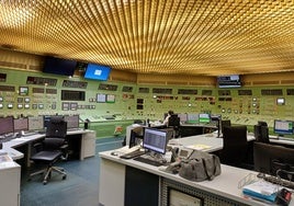 Sala de control de una de las unidades de la central. Desde ellas se dirige la planta.