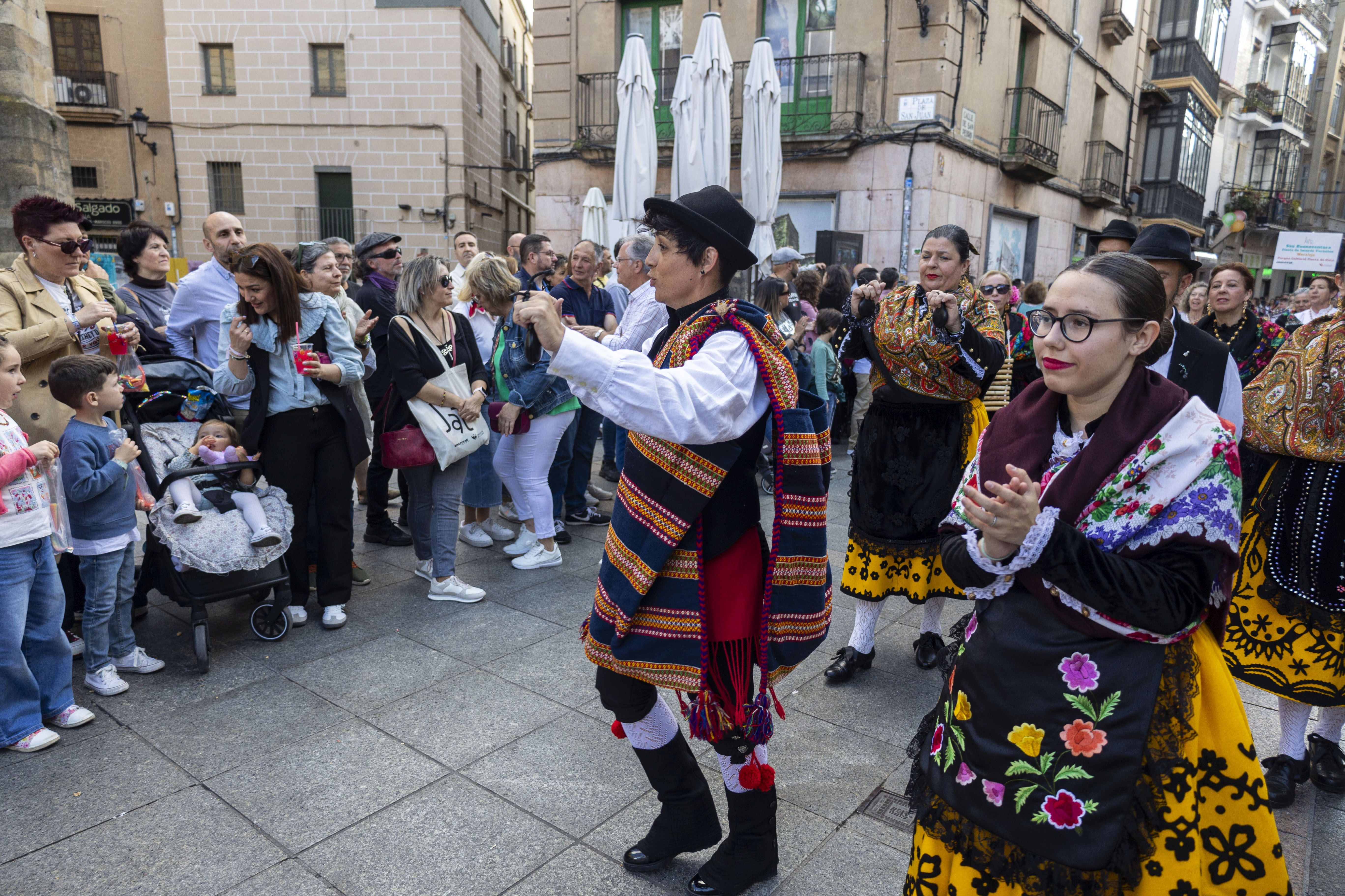 El desfile de Jato, en imágenes