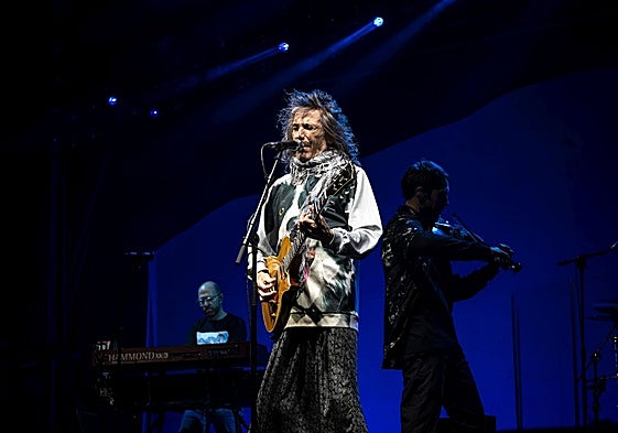 Roberto Iniesta durante su actuación este sábado en el Recinto Hípico de Cáceres.