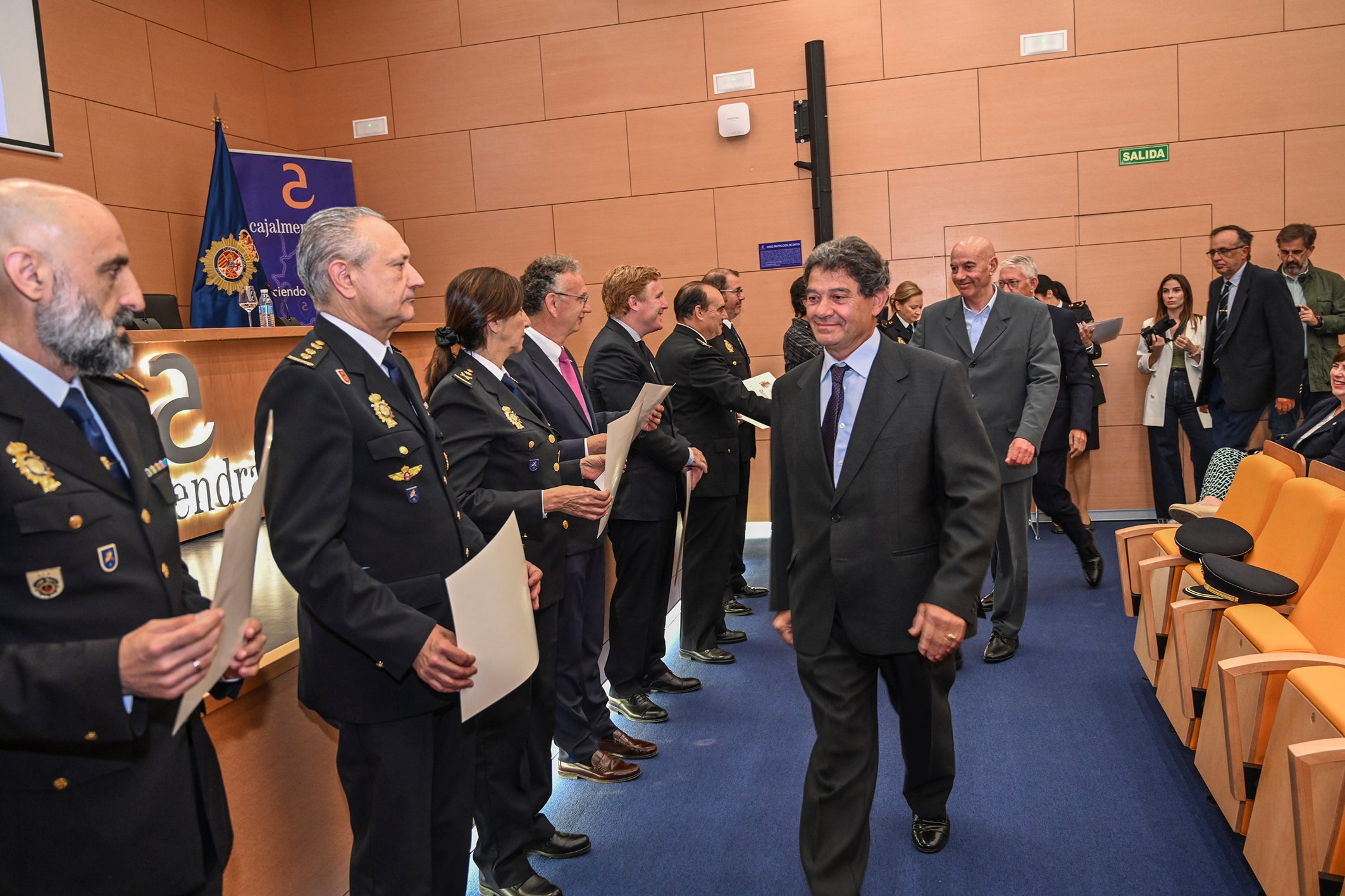 Fotos | Acto de entrega de diplomas de la Policía Nacional en Badajoz a miembros honorarios y jubilados