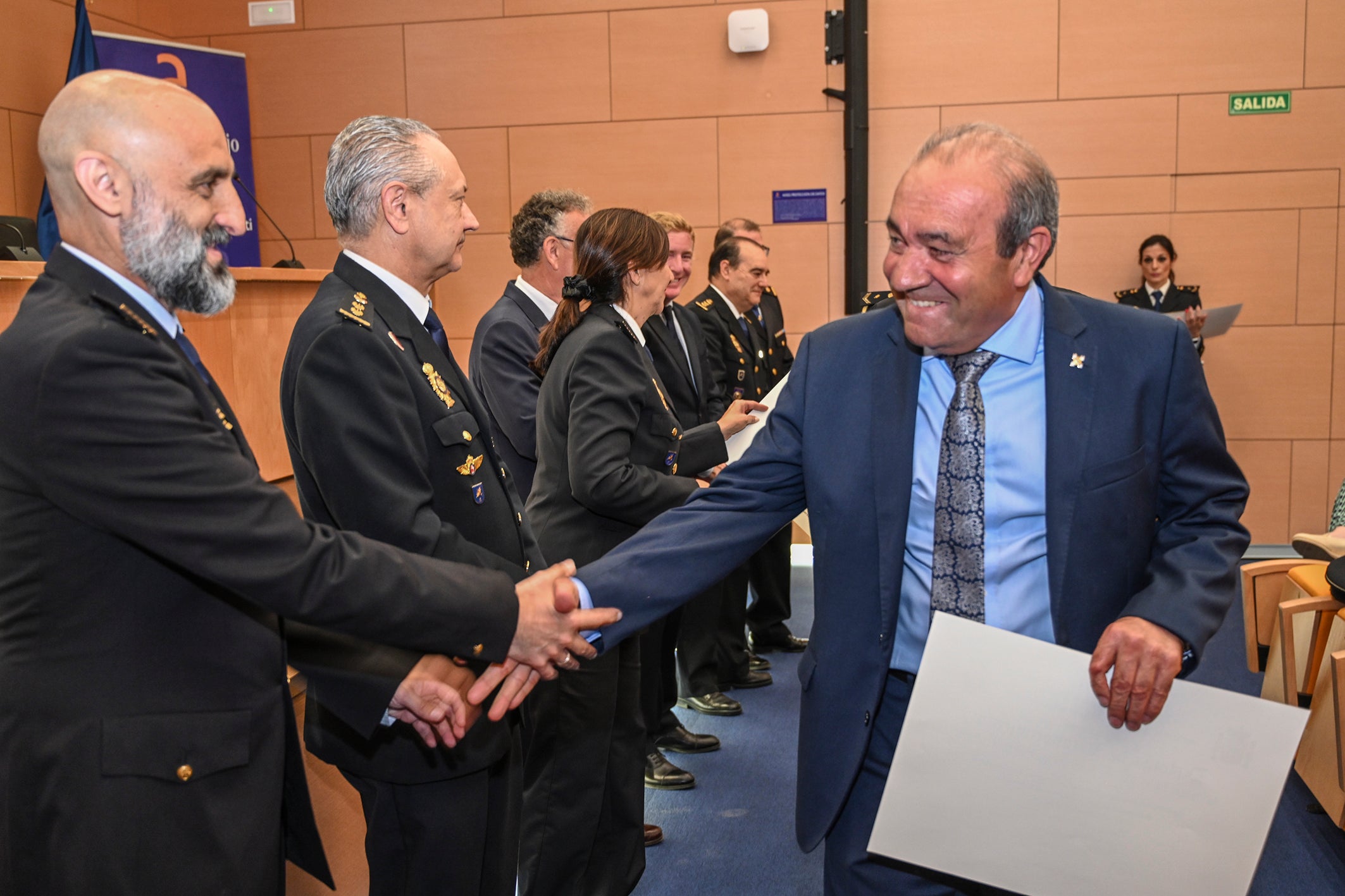 Fotos | Acto de entrega de diplomas de la Policía Nacional en Badajoz a miembros honorarios y jubilados