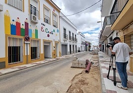 Centro de educación infantil y obras en la calle Manuel Golpe.