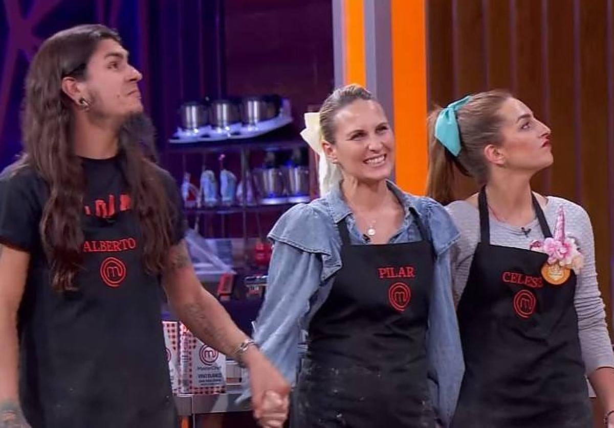 Pilar comenzó el programa cocinando con sus hijos y marido y finalizó siendo la expulsada de la noche.
