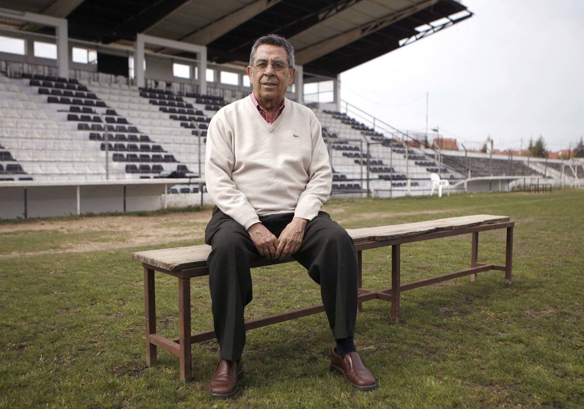 Pepe Espinosa en el viejo Vivero en 2009 con motivo del centenario del mítico templo de las emociones blanquinegro.