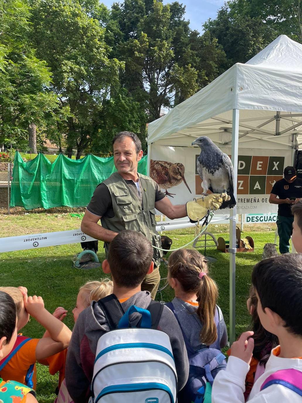 Los escolares han podido disfrutar de actividades de cetrería
