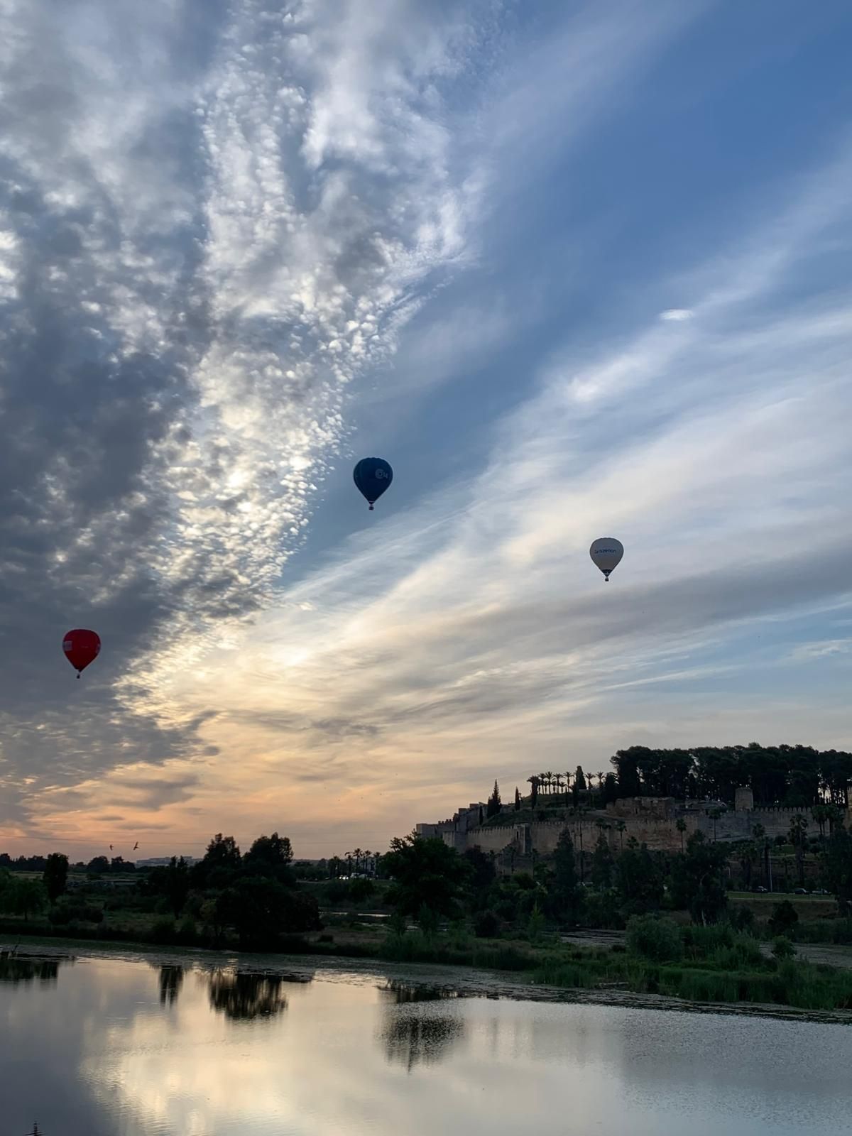 Las mejores imágenes de los globos aerostáticos sobrevolando Badajoz