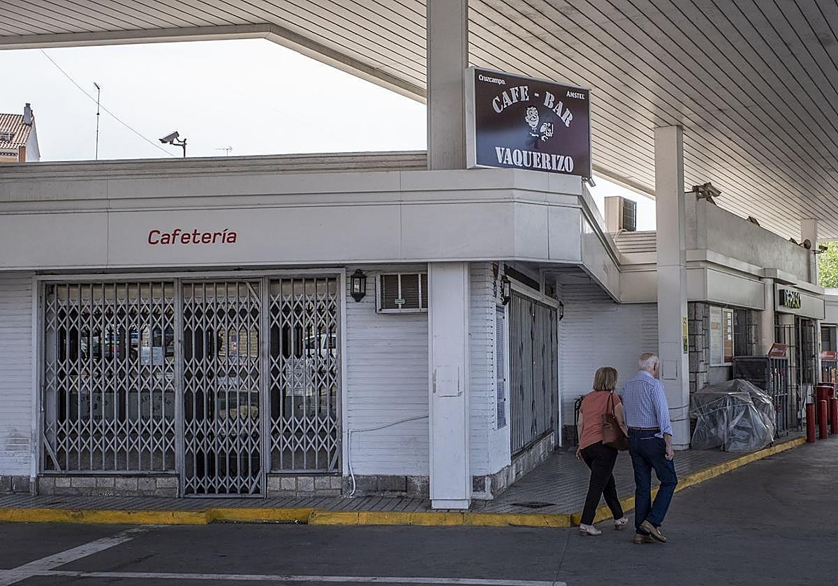 Exterior del bar Vaquerizo esta mañana con un nuevo rótulo.