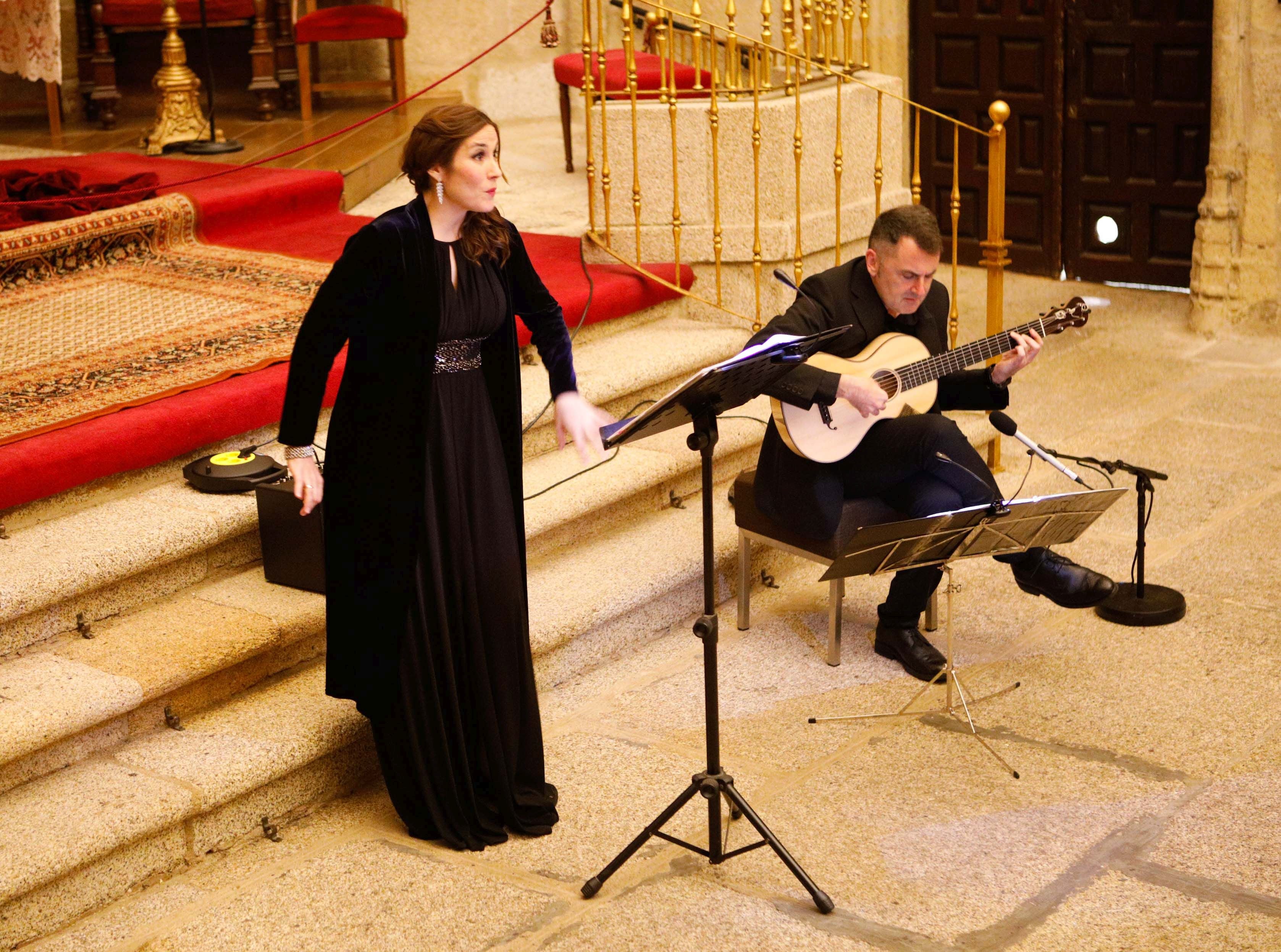 El dúo Orpheo actuó el pasado lunes en la iglesia de San Juan. 