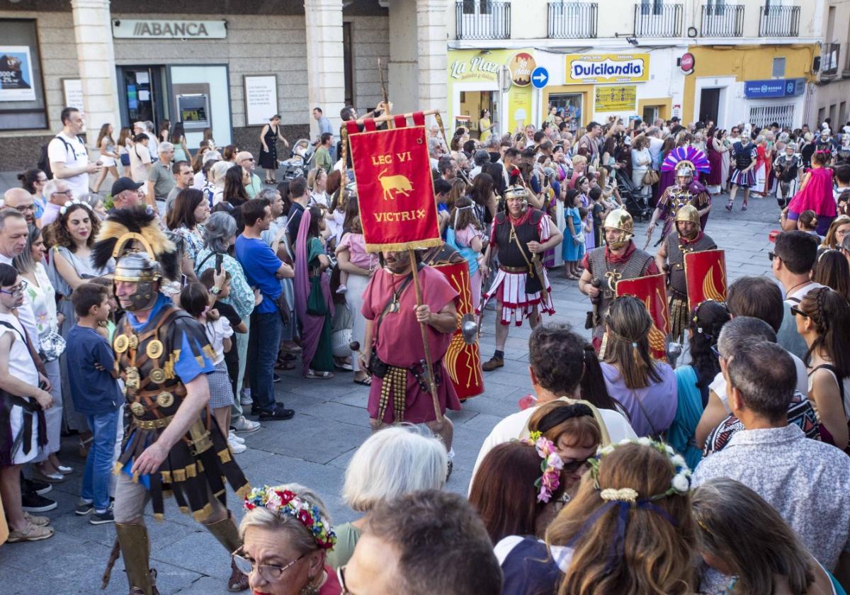 Entrada de la Legio VI, Vitrix de León, en la plaza de España.