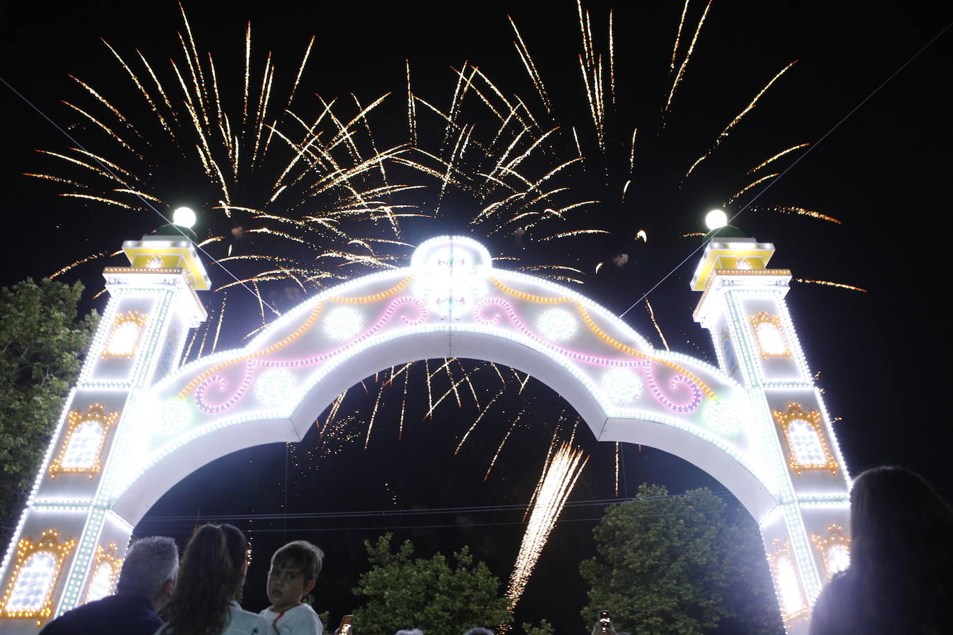 Las mejores imágenes del encendido de luces de la Feria de San Fernando