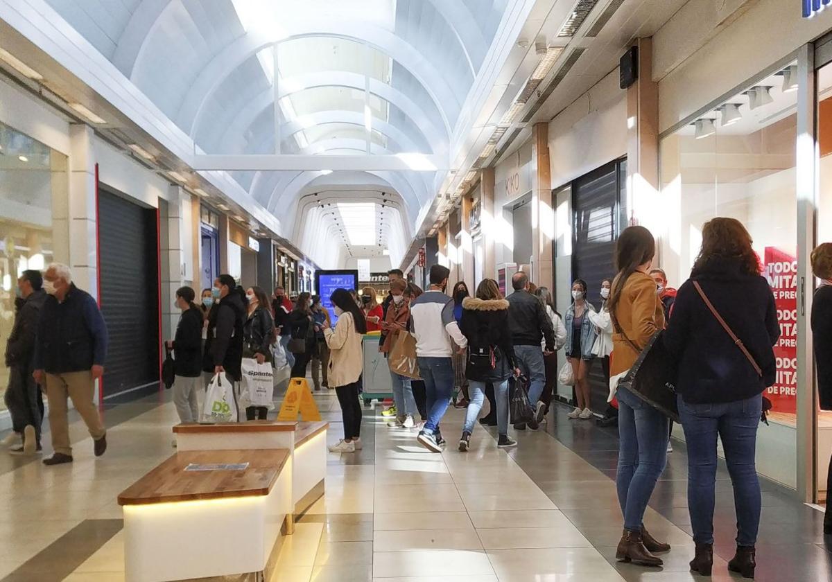 El fondo inversor del Ruta de la Plata, ASG, vende el centro comercial de Cáceres a un empresario