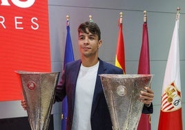 Óliver Torres durante su despedida del Sevilla.