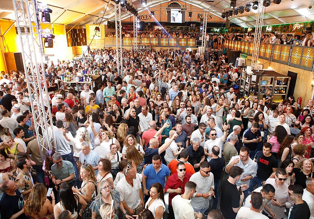 Ambiente en las casetas del Ferial de Cáceres