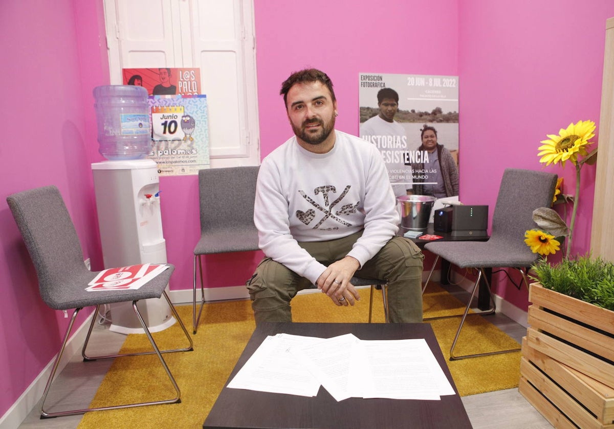 Emiliano Hernández, técnico de la Asociación Triángulo en Cáceres.