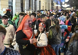Fiesta el lunes de Carnaval en el centro de Badajoz.