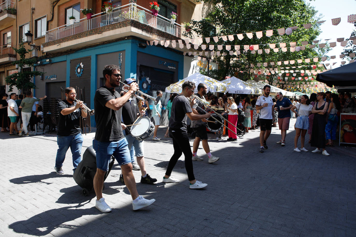 Las mejores imágenes de la Feria de Día en el centro de Cáceres este sábado