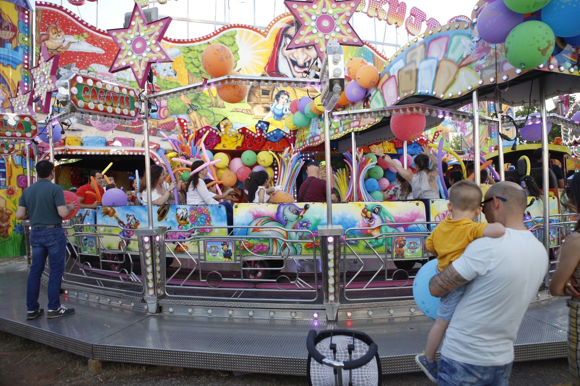 Las mejores imágenes del ambiente en el Ferial de Cáceres este sábado