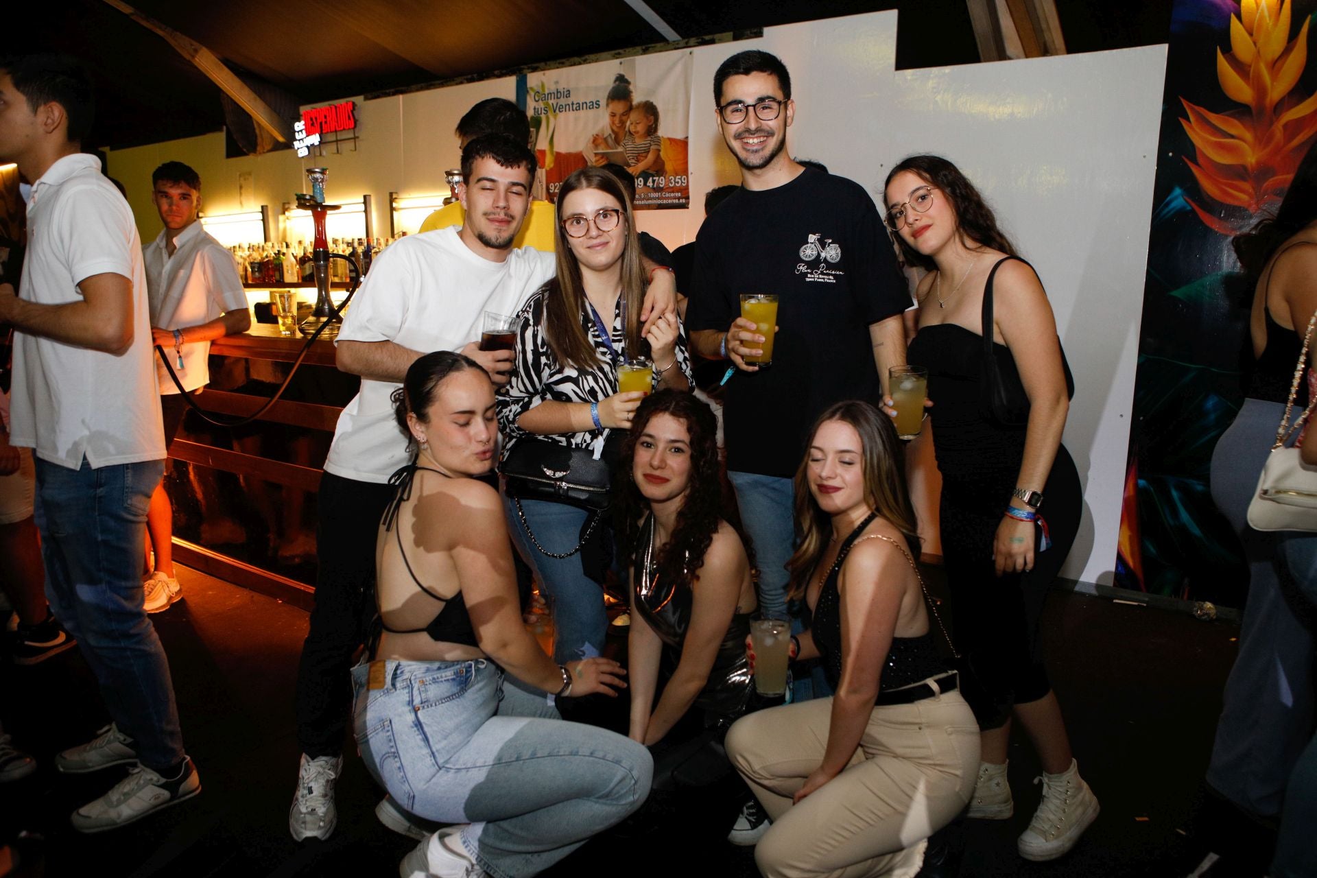 Fotos | Así disfrutan los cacereños del viernes noche en el ferial (I)